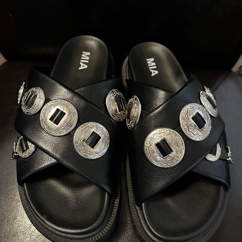 MIA Embossed Black Slide Sandals with Silver Concho Accents Western size 9.